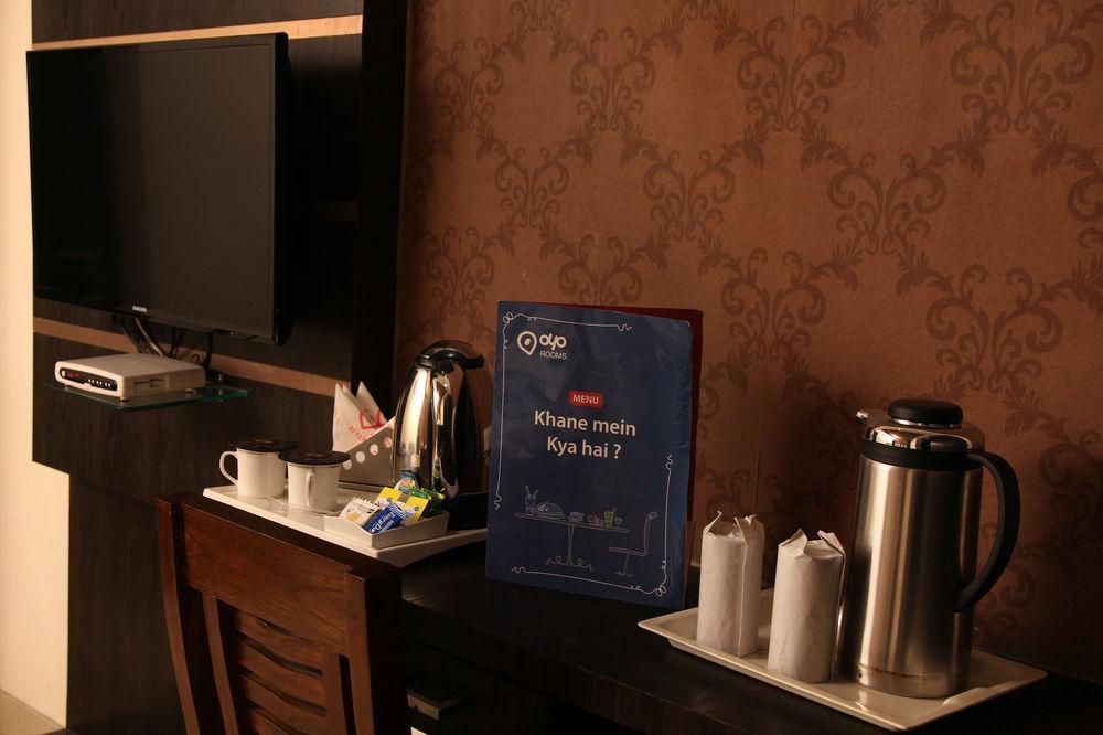 Oyo 905 Galaxy View Hotel Allāhābād Junction Eksteriør billede