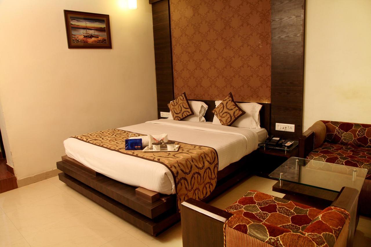 Oyo 905 Galaxy View Hotel Allāhābād Junction Eksteriør billede