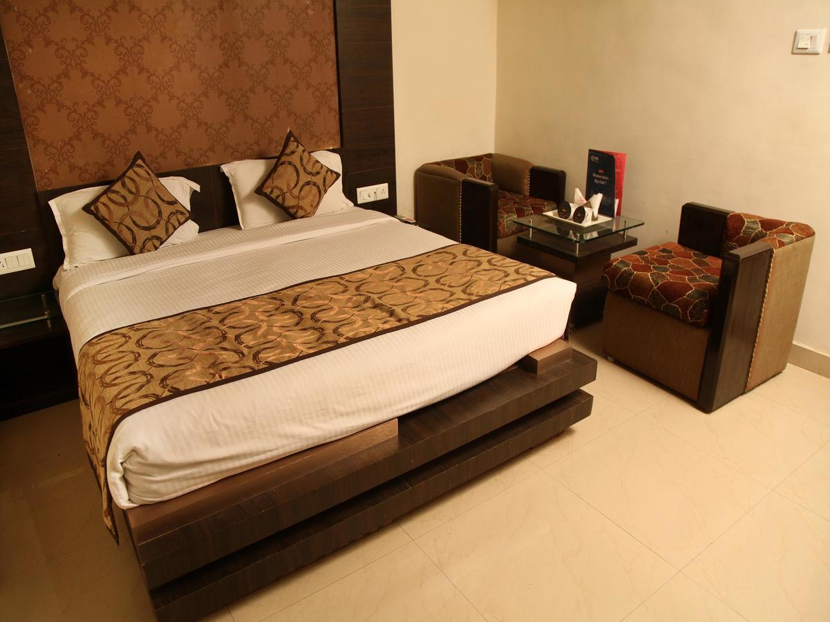 Oyo 905 Galaxy View Hotel Allāhābād Junction Eksteriør billede