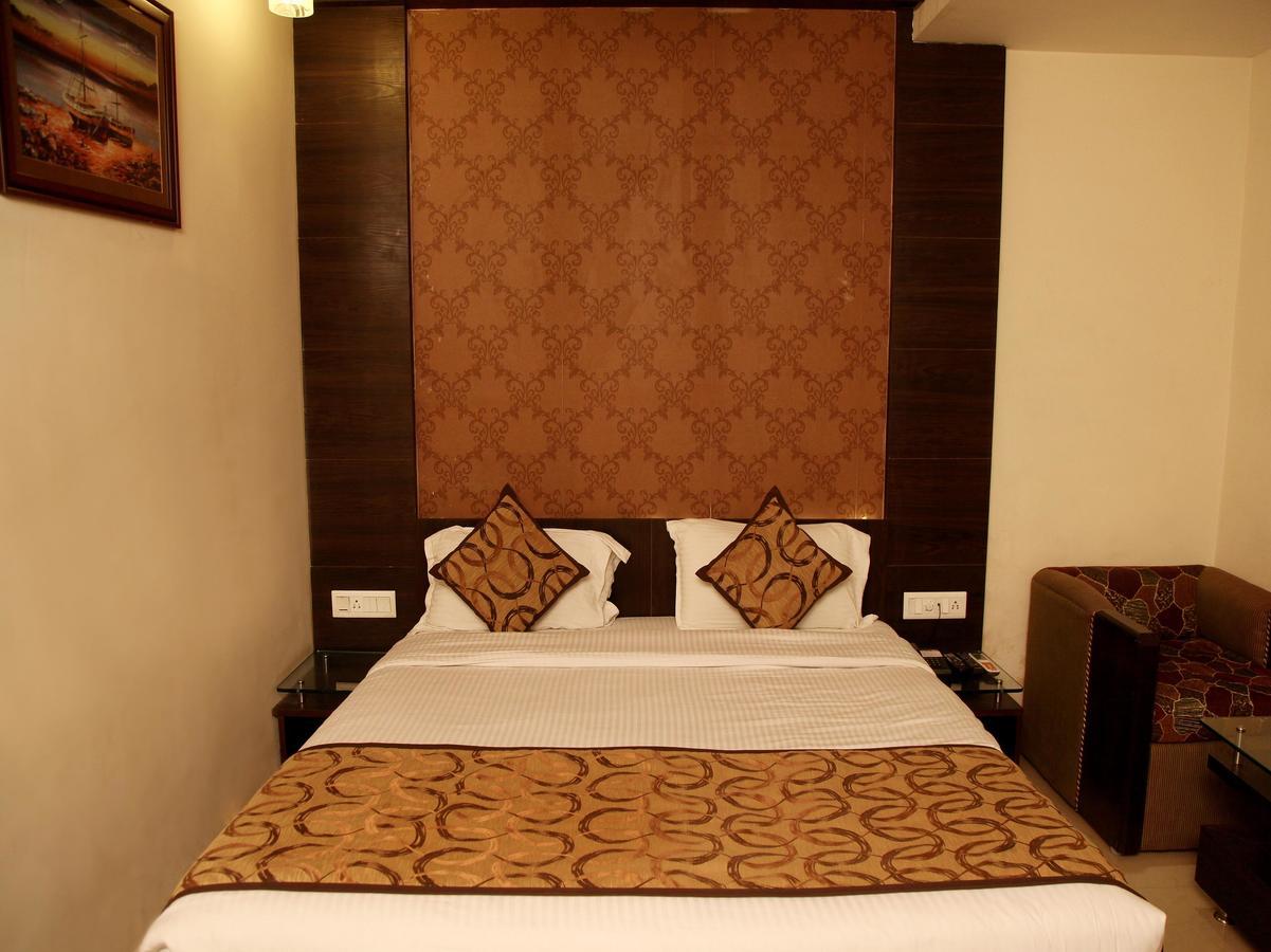 Oyo 905 Galaxy View Hotel Allāhābād Junction Eksteriør billede